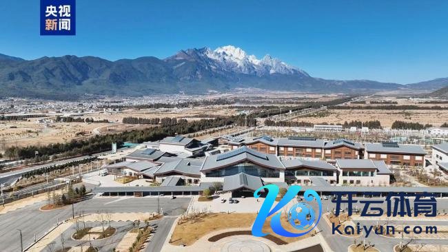 丽江首条不雅光火车清楚隆重绽开运营 全景视线游玉龙雪山